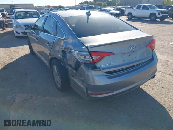 2015 Hyundai Sonata SE с VIN 5NPE24AF5FH000579, выставлен на аукционе IAAI как лот 43589433 с пробегом 94 732 миль миль и . История ставок и продаж доступна на DreamBid. Изображение 3.