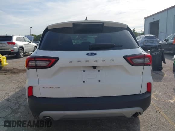 ✅ 2024 Ford Escape Active • VIN: 1FMCU0GN6RUA16904 • Lot: 43275344. Wystawiony na IAAI z przebiegiem 10 974 mil. Bezpłatny archiwum sprzedaży aukcyjnych z USA i szczegółowy raport historii pojazdu na DreamBid. Zdjęcie 17.