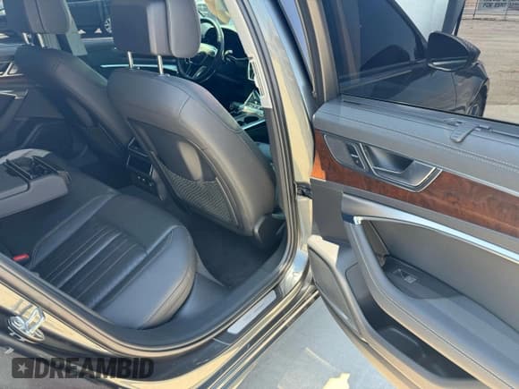 ✅ 2019 Audi A6 Premium Plus • VIN: WAUL2AF21KN060183 • Lot: 84053285. Wystawiony na Copart z przebiegiem 73 420 mil. Bezpłatny archiwum sprzedaży aukcyjnych z USA i szczegółowy raport historii pojazdu na DreamBid. Zdjęcie 6.