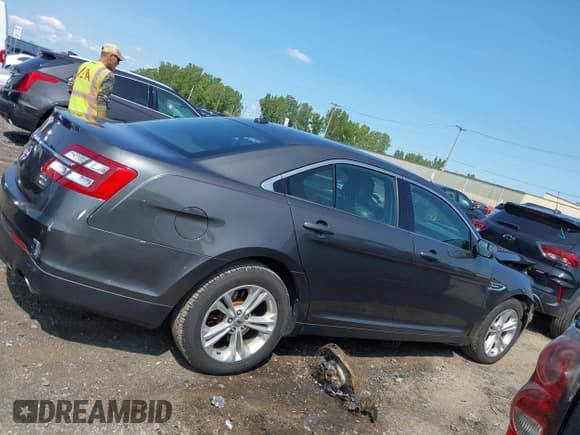 ✅ 2015 Ford Taurus SEL • VIN: 1FAHP2H88FG202496 • Лот: 43133274. Опубликован ранее на IAAI с пробегом 150 674 миль. Бесплатный доступ к архиву аукционных продаж из США и подробный отчёт об истории автомобиля на DreamBid. Изображение 13.