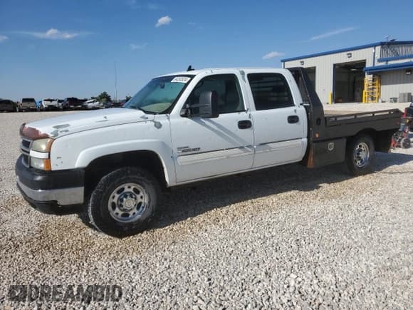 ✅ 2006 Chevrolet Silverado 2500HD LT2 • VIN: 1GCHK23D16F165942 • Lot: 64203524. Wystawiony na Copart z przebiegiem 334 166 mil. Bezpłatny archiwum sprzedaży aukcyjnych z USA i szczegółowy raport historii pojazdu na DreamBid. Zdjęcie 1.