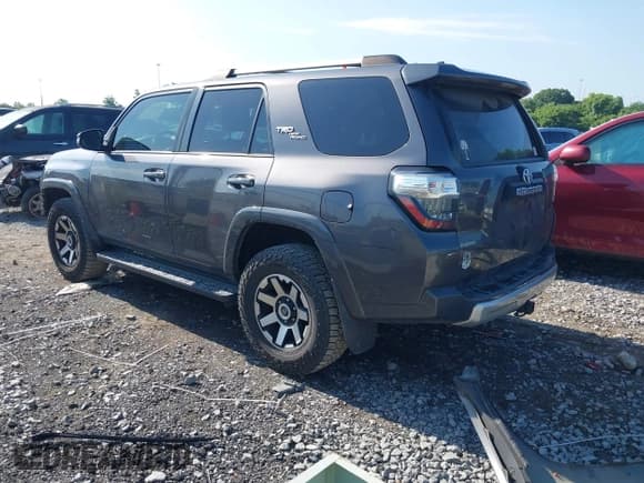 ✅ 2018 Toyota 4Runner SR5 • VIN: JTEBU5JR4J5489543 • Lot: 42557183. Wystawiony na IAAI z przebiegiem 142 296 mil. Bezpłatny archiwum sprzedaży aukcyjnych z USA i szczegółowy raport historii pojazdu na DreamBid. Zdjęcie 3.