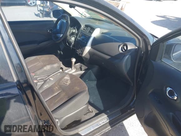 ✅ 2015 Nissan Versa SV • VIN: 3N1CN7AP9FL835550 • Lot: 43644181. Wystawiony na IAAI z przebiegiem 181 153 mil. Bezpłatny archiwum sprzedaży aukcyjnych z USA i szczegółowy raport historii pojazdu na DreamBid. Zdjęcie 5.