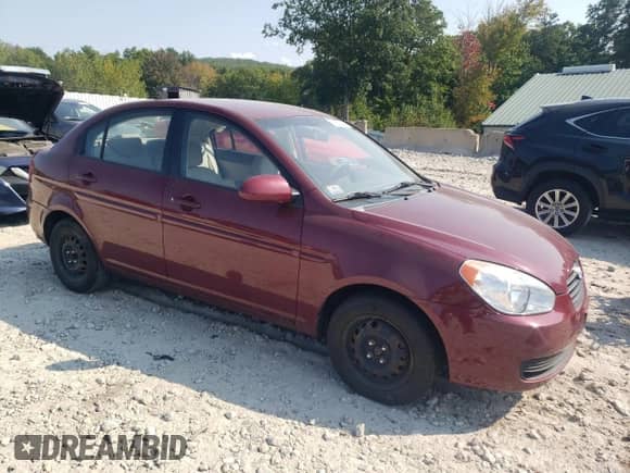 2009 Hyundai Accent Auto GLS z VIN KMHCN46C39U323175, wystawiony jako Copart lot #71560944 z przebiegiem 102 264 mil mil oraz Czysty tytuł • Clean title. Historia ofert i sprzedaży dostępna na DreamBid. Obrazek 4.