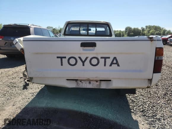 ✅ 1992 Toyota Pickup • VIN: 4TARN81A0NZ025770 • Lot: 57850485. Wystawiony na Copart z przebiegiem 216 436 mil. Bezpłatny archiwum sprzedaży aukcyjnych z USA i szczegółowy raport historii pojazdu na DreamBid. Zdjęcie 6.