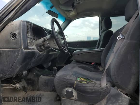 2002 Chevrolet Silverado 1500 LS with VIN 2GCEK19V321216162, listed as a Copart auction lot 84807685 with 287,684 mi miles and Salvage title. Bid and sale history available at DreamBid. Image 7.