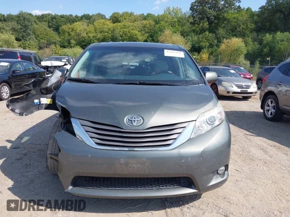 ✅ 2012 Toyota Sienna XLE • VIN: 5TDYK3DC6CS272699 • Lot: 43167971. Listed on IAAI with 133,927 mi. Free auction sales archive from the USA and detailed vehicle history report at DreamBid. Image 12.
