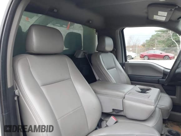 ✅ 2016 Ford F-150 XL • VIN: 1FTNF1CFXGKF00403 • Lot: 43746852. Wystawiony na IAAI z przebiegiem 194 577 mil. Bezpłatny archiwum sprzedaży aukcyjnych z USA i szczegółowy raport historii pojazdu na DreamBid. Zdjęcie 8.