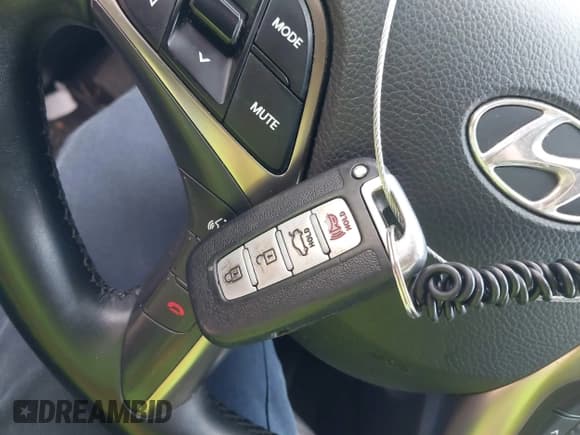 ✅ 2014 Hyundai Azera • VIN: KMHFG4JGXEA350953 • Lot: 43634144. Listed on IAAI with 192,563 mi. Free auction sales archive from the USA and detailed vehicle history report at DreamBid. Image 11.