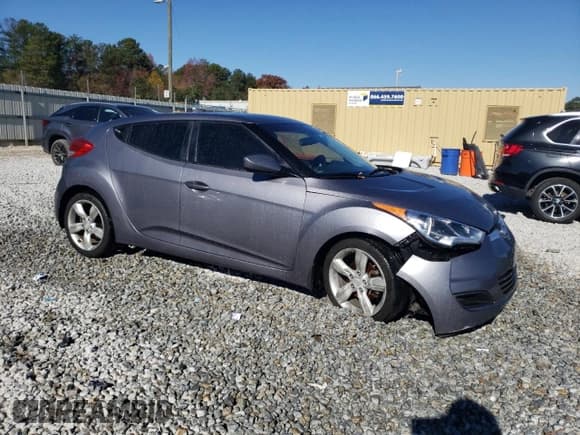 ✅ 2015 Hyundai Veloster • VIN: KMHTC6AD4FU239444 • Lot: 82838834. Wystawiony na Copart z przebiegiem 123 730 mil. Bezpłatny archiwum sprzedaży aukcyjnych z USA i szczegółowy raport historii pojazdu na DreamBid. Zdjęcie 4.