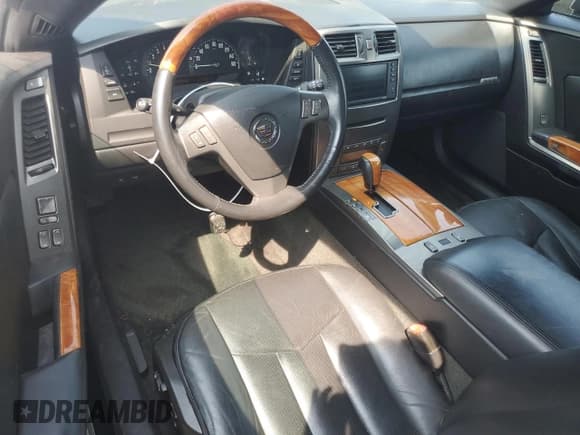 ✅ 2004 Cadillac XLR • VIN: 1G6YV34A245601303 • Lot: 57644265. Wystawiony na Copart z przebiegiem 27 898 mil. Bezpłatny archiwum sprzedaży aukcyjnych z USA i szczegółowy raport historii pojazdu na DreamBid. Zdjęcie 8.