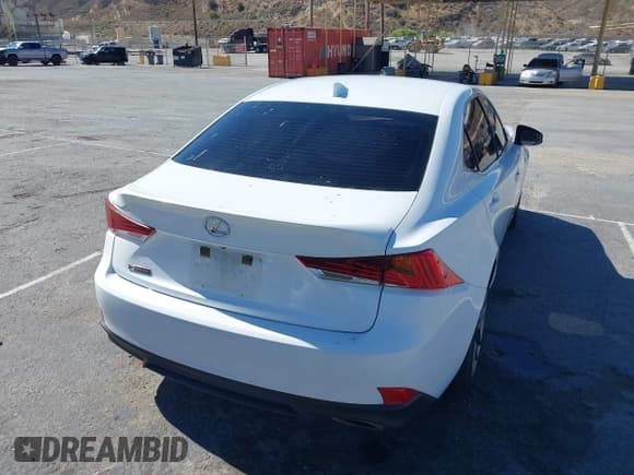 ✅ 2017 Lexus IS 200t • VIN: JTHBA1D23H5053960 • Lot: 42876263. Wystawiony na IAAI z przebiegiem 146 850 mil. Bezpłatny archiwum sprzedaży aukcyjnych z USA i szczegółowy raport historii pojazdu na DreamBid. Zdjęcie 4.