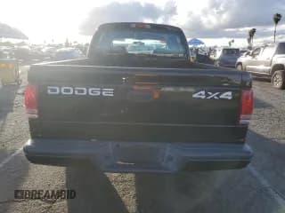 ✅ 2002 Dodge Dakota Sport • VIN: 1B7HG38N82S697439 • Lot: 44282155. Wystawiony na Copart z przebiegiem 239 414 mil. Bezpłatny archiwum sprzedaży aukcyjnych z USA i szczegółowy raport historii pojazdu na DreamBid. Zdjęcie 6.