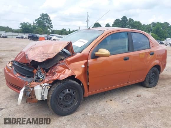 2006 Chevrolet Aveo LS z VIN KL1TD56646B650240, wystawiony jako IAAI lot #42382565 z przebiegiem 219 700 mil mil oraz . Historia ofert i sprzedaży dostępna na DreamBid. Obrazek 2.