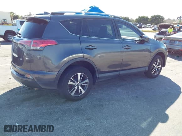 ✅ 2018 Toyota RAV4 XLE • VIN: 2T3WFREVXJW412618 • Lot: 43696429. Listed on IAAI with 134,394 mi. Free auction sales archive from the USA and detailed vehicle history report at DreamBid. Image 4.