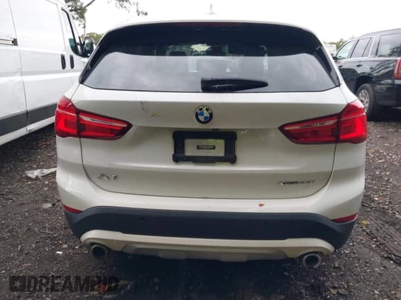 ✅ 2022 BMW X1 xDrive28i • VIN: WBXJG9C0XN5V37052 • Lot: 43208428. Wystawiony na IAAI z przebiegiem 65 298 mil. Bezpłatny archiwum sprzedaży aukcyjnych z USA i szczegółowy raport historii pojazdu na DreamBid. Zdjęcie 16.