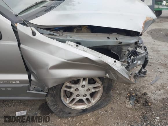 ✅ 2002 Jeep Grand Cherokee • VIN: 1J8GX48S42C147018 • Lot: 43589496. Listed on IAAI with 192,014 mi. Free auction sales archive from the USA and detailed vehicle history report at DreamBid. Image 13.