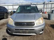 ✅ 2005 Toyota RAV4 • VIN: JTEHD20V156033393 • Lot: 90702795. Wystawiony na Copart z przebiegiem 223 089 mil. Bezpłatny archiwum sprzedaży aukcyjnych z USA i szczegółowy raport historii pojazdu na DreamBid. Zdjęcie 5.