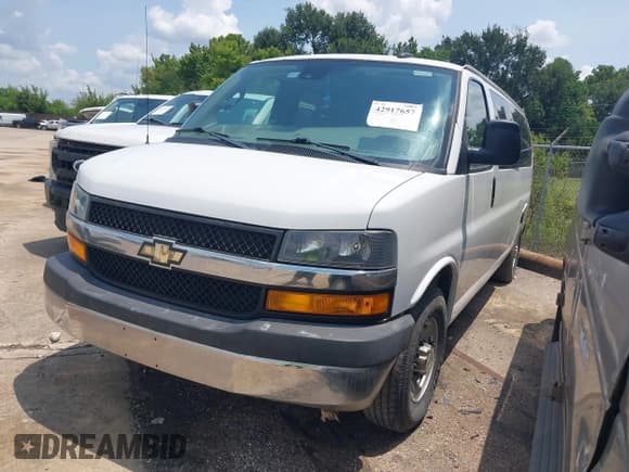 ✅ 2020 Chevrolet Express Passenger LT • VIN: 1GAZGPFG7L1228603 • Lot: 42917657. Listed on IAAI with 54,144 mi. Free auction sales archive from the USA and detailed vehicle history report at DreamBid. Image 2.