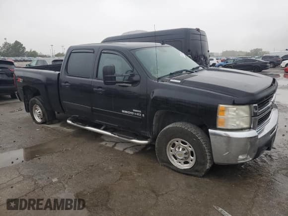 ✅ 2007 Chevrolet Silverado 2500HD 2LT • VIN: 1GCHK23647F512389 • Lot: 86171205. Wystawiony na Copart z przebiegiem 139 557 mil. Bezpłatny archiwum sprzedaży aukcyjnych z USA i szczegółowy raport historii pojazdu na DreamBid. Zdjęcie 4.