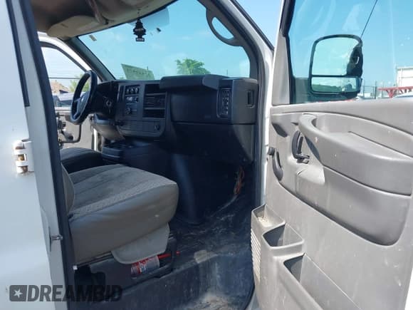 ✅ 2009 Chevrolet Express Cargo • VIN: 1GCGG25C191184204 • Lot: 42549573. Listed on IAAI with 258,740 mi. Free auction sales archive from the USA and detailed vehicle history report at DreamBid. Image 5.