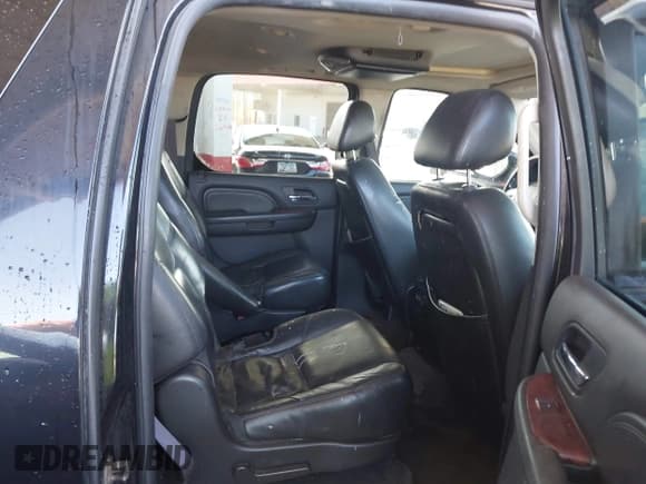 ✅ 2009 Cadillac Escalade ESV • VIN: 1GYFC16289R244241 • Lot: 43264607. Wystawiony na IAAI z przebiegiem 244 204 mil. Bezpłatny archiwum sprzedaży aukcyjnych z USA i szczegółowy raport historii pojazdu na DreamBid. Zdjęcie 8.