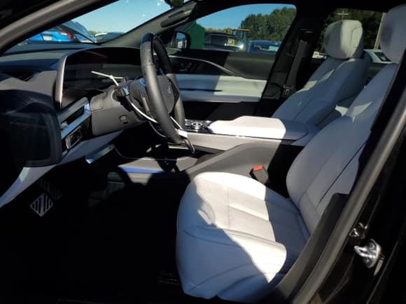 ✅ 2025 Cadillac LYRIQ • VIN: 1GYKPYRL8SZ317680 • Lot: 89501425. Wystawiony na Copart z przebiegiem 2 066 mil. Bezpłatny archiwum sprzedaży aukcyjnych z USA i szczegółowy raport historii pojazdu na DreamBid. Zdjęcie 7.