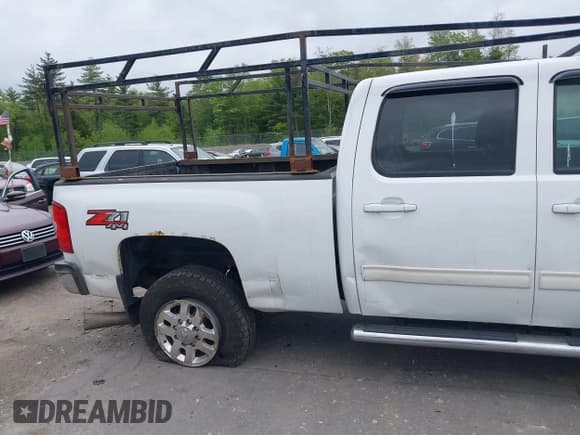 ✅ 2014 Chevrolet Silverado 2500HD LT • VIN: 1GC1KXC8XEF177264 • Lot: 42317345. Listed on IAAI with 126,474 mi. Free auction sales archive from the USA and detailed vehicle history report at DreamBid. Image 18.
