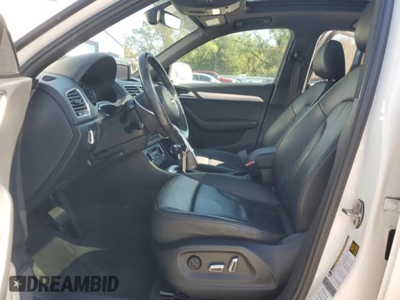 ✅ 2018 Audi Q3 Premium • VIN: WA1ECCFS7JR022494 • Lot: 81832255. Wystawiony na Copart z przebiegiem 85 461 mil. Bezpłatny archiwum sprzedaży aukcyjnych z USA i szczegółowy raport historii pojazdu na DreamBid. Zdjęcie 7.