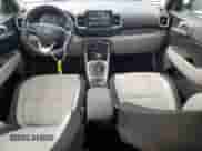 2024 Hyundai Venue SEL с VIN KMHRC8A39RU279620, выставлен на аукционе Copart как лот 74964814 с пробегом 12 572 миль миль и Списание • Salvage title. История ставок и продаж доступна на DreamBid. Изображение 8.