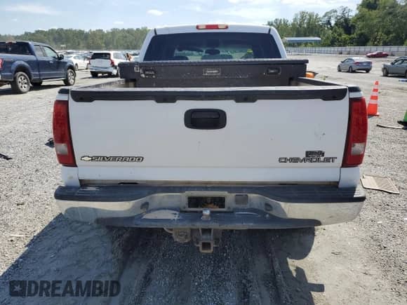 ✅ 2004 Chevrolet Silverado 1500 LS • VIN: 2GCEC13T941347409 • Лот: 70205925. Опубликован ранее на Copart с пробегом 393 526 миль. Бесплатный доступ к архиву аукционных продаж из США и подробный отчёт об истории автомобиля на DreamBid. Изображение 6.