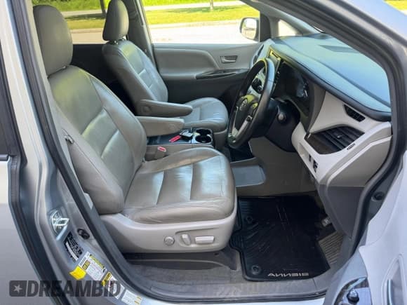 ✅ 2015 Toyota Sienna Limited • VIN: 5TDDK3DC8FS124511 • Lot: 62570905. Listed on Copart with 188,920 mi. Free auction sales archive from the USA and detailed vehicle history report at DreamBid. Image 13.