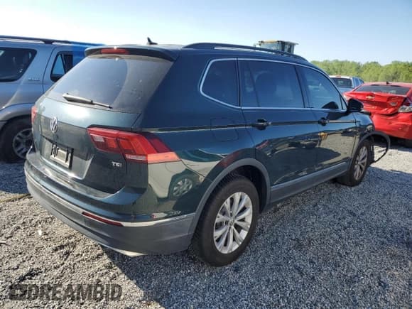 ✅ 2018 Volkswagen Tiguan SEL • VIN: 3VV3B7AX7JM008446 • Lot: 53435775. Listed on Copart with 93,776 mi. Free auction sales archive from the USA and detailed vehicle history report at DreamBid. Image 3.