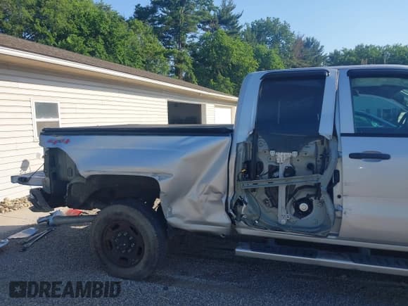 ✅ 2015 Chevrolet Silverado 2500HD LT • VIN: 1GC2KVEG8FZ101104 • Lot: 42563927. Wystawiony na IAAI z przebiegiem 60 419 mil. Bezpłatny archiwum sprzedaży aukcyjnych z USA i szczegółowy raport historii pojazdu na DreamBid. Zdjęcie 6.