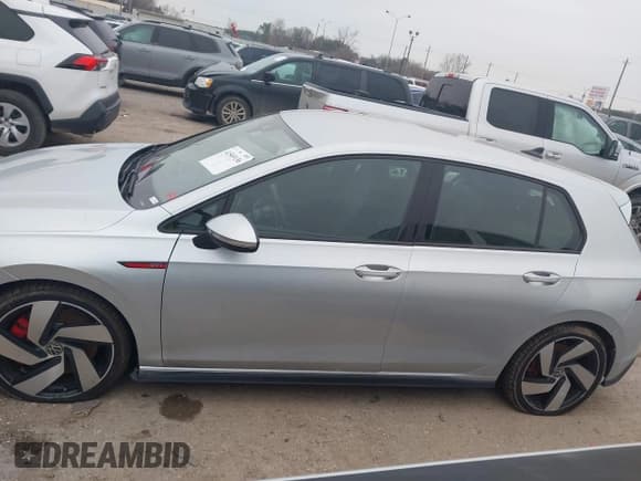 ✅ 2023 Volkswagen Golf GTI S • VIN: WVWGA7CD1PW177442 • Lot: 41569136. Wystawiony na IAAI z przebiegiem 35 713 mil. Bezpłatny archiwum sprzedaży aukcyjnych z USA i szczegółowy raport historii pojazdu na DreamBid. Zdjęcie 14.