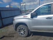 ✅ 2019 Chevrolet Silverado 1500 Custom Trail Boss • VIN: 3GCPYCEF3KG126700 • Lot: 42160575. Wystawiony na IAAI z przebiegiem 116 815 mil. Bezpłatny archiwum sprzedaży aukcyjnych z USA i szczegółowy raport historii pojazdu na DreamBid. Zdjęcie 17.