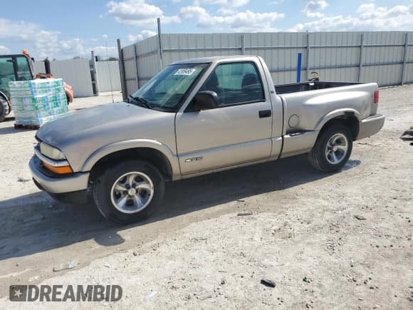 ✅ 2003 Chevrolet S-10 LS • VIN: 1GCCS14H238228861 • Лот: 42959495. Опубликован ранее на Copart с пробегом 180 080 миль. Бесплатный доступ к архиву аукционных продаж из США и подробный отчёт об истории автомобиля на DreamBid. Изображение 1.