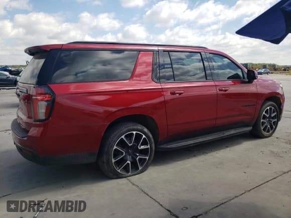 ✅ 2021 Chevrolet Suburban RST • VIN: 1GNSKEKD2MR285261 • Lot: 73333104. Wystawiony na Copart z przebiegiem 73 158 mil. Bezpłatny archiwum sprzedaży aukcyjnych z USA i szczegółowy raport historii pojazdu na DreamBid. Zdjęcie 3.