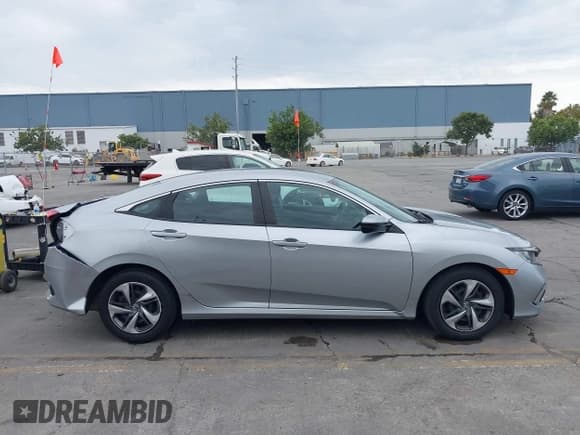 ✅ 2020 Honda Civic LX • VIN: 2HGFC2F69LH531336 • Лот: 43259037. Опубликован ранее на IAAI с пробегом 24 669 миль. Бесплатный доступ к архиву аукционных продаж из США и подробный отчёт об истории автомобиля на DreamBid. Изображение 14.