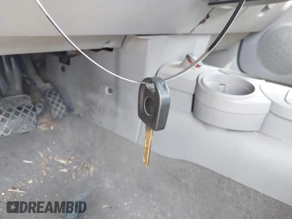 ✅ 2004 Volkswagen Beetle GLS Turbo • VIN: 3VWCD31Y04M324167 • Lot: 42125135. Listed on IAAI with 113,604 mi. Free auction sales archive from the USA and detailed vehicle history report at DreamBid. Image 11.