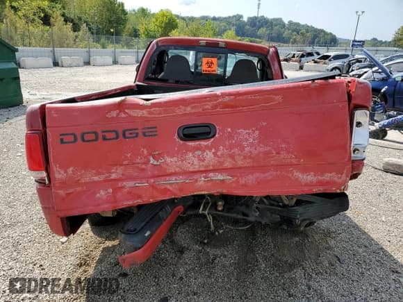 ✅ 2000 Dodge Dakota • VIN: 1B7FL26X2YS529547 • Lot: 71920925. Wystawiony na Copart z przebiegiem 238 116 mil. Bezpłatny archiwum sprzedaży aukcyjnych z USA i szczegółowy raport historii pojazdu na DreamBid. Zdjęcie 6.