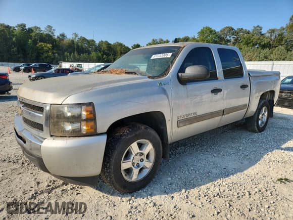 ✅ 2011 Chevrolet Silverado 1500 1HY • VIN: 3GCUCUEJ1BG145757 • Lot: 81233305. Listed on Copart with 260,896 mi. Free auction sales archive from the USA and detailed vehicle history report at DreamBid. Image 1.