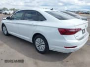 ✅ 2020 Volkswagen Jetta S • VIN: 3VWCB7BU9LM072698 • Lot: 43242362. Wystawiony na IAAI z przebiegiem 83 657 mil. Bezpłatny archiwum sprzedaży aukcyjnych z USA i szczegółowy raport historii pojazdu na DreamBid. Zdjęcie 3.
