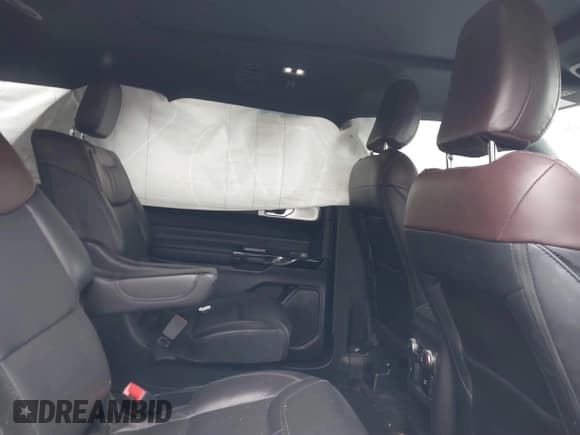 ✅ 2021 Ford Explorer Platinum • VIN: 1FM5K8HCXMGC37214 • Lot: 41561136. Wystawiony na IAAI z przebiegiem 51 812 mil. Bezpłatny archiwum sprzedaży aukcyjnych z USA i szczegółowy raport historii pojazdu na DreamBid. Zdjęcie 8.