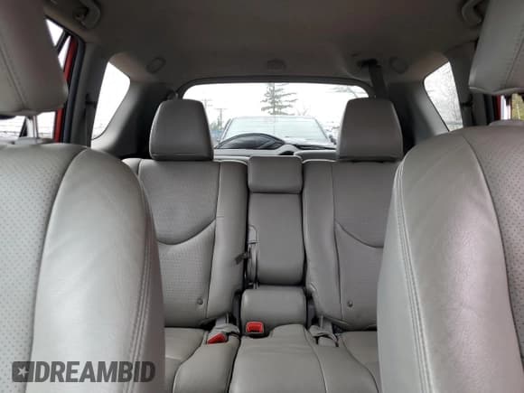 ✅ 2011 Toyota RAV4 • VIN: 2T3JF4DV6BW154565 • Lot: 92179535. Listed on Copart with 201,733 mi. Free auction sales archive from the USA and detailed vehicle history report at DreamBid. Image 10.
