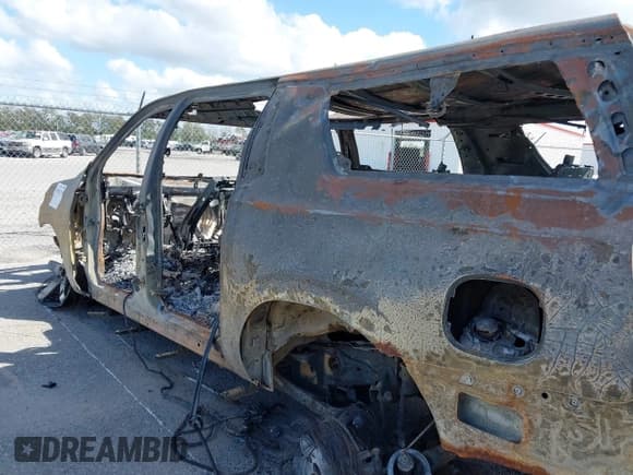 ✅ 2022 Chevrolet Suburban LT • VIN: 1GNSKCKD1NR286326 • Lot: 40754375. Listed on IAAI with Not provided. Free auction sales archive from the USA and detailed vehicle history report at DreamBid. Image 6.