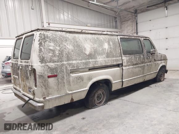 ✅ 1991 Ford Econoline Cargo • VIN: 1FTES14N5MHA51447 • Lot: 43497014. Wystawiony na IAAI z przebiegiem 18 049 mil. Bezpłatny archiwum sprzedaży aukcyjnych z USA i szczegółowy raport historii pojazdu na DreamBid. Zdjęcie 4.