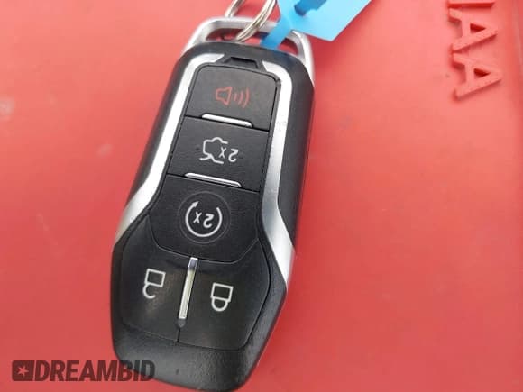 ✅ 2013 Lincoln MKZ • VIN: 3LN6L2J93DR815689 • Lot: 42418713. Wystawiony na IAAI z przebiegiem 129 766 mil. Bezpłatny archiwum sprzedaży aukcyjnych z USA i szczegółowy raport historii pojazdu na DreamBid. Zdjęcie 11.