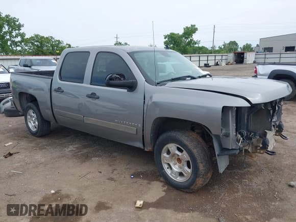 ✅ 2007 Chevrolet Silverado 1500 1LT • VIN: 2GCEC13J271510467 • Lot: 42184998. Wystawiony na IAAI z przebiegiem 258 558 mil. Bezpłatny archiwum sprzedaży aukcyjnych z USA i szczegółowy raport historii pojazdu na DreamBid. Zdjęcie 13.