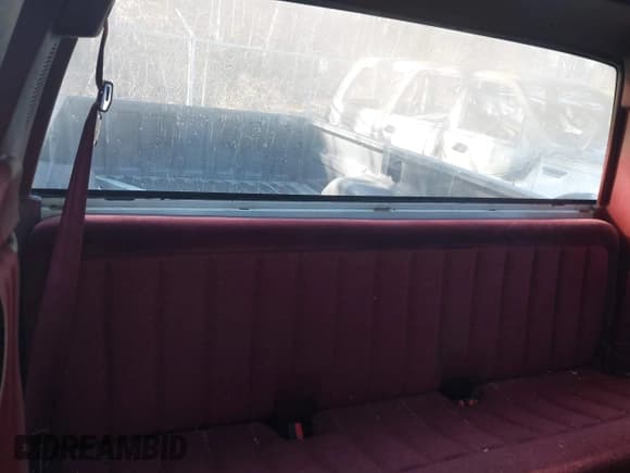 ✅ 1989 GMC Sierra 1500 • VIN: 2GTHC39N1K1566184 • Lot: 41816485. Wystawiony na IAAI z przebiegiem 139 556 mil. Bezpłatny archiwum sprzedaży aukcyjnych z USA i szczegółowy raport historii pojazdu na DreamBid. Zdjęcie 8.